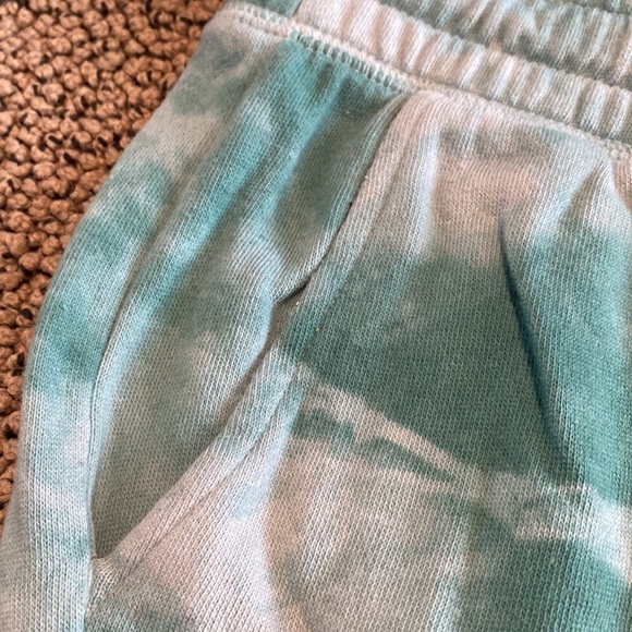 Tie Dye Green & White Jogger Set Size:Top-Medium;Bottom-Small Like New - Picture 4 of 8